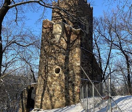 Rozhledna Cibulka, Praha 5. Autor: Lopatalopez. Zdroj: Wikimedia Commons CC BY-SA 4.0
