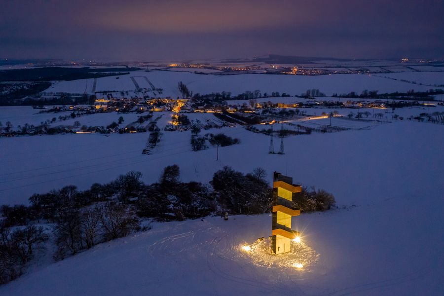 Zimní pohled na rozhlednu Súsedská. Foto: Marek Svoboda. Zdroj: Obec Hýsly