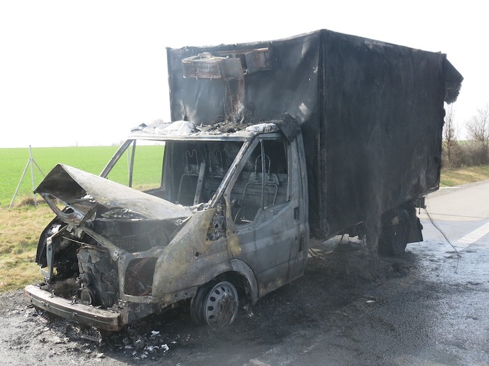 Ohořelé nákladní auto