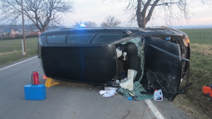 Havarované auto na boku