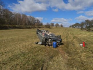 Havarované auto na střeše