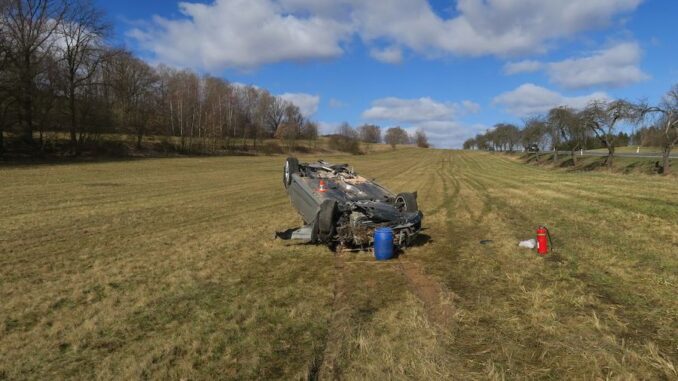 Havarované auto na střeše