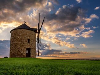 Replika větrného mlýna v Jalubí v okrese Uherské Hradiště. Zdroj: Shutterstock.com/Martin Peterka