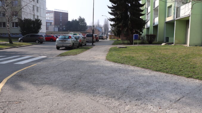 Chodník, sídliště