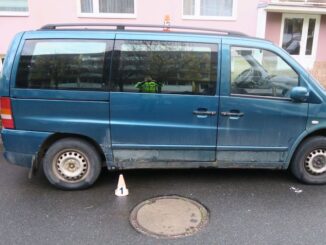 Zaparkovaný Mercedes