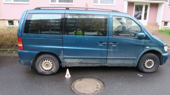 Zaparkovaný Mercedes