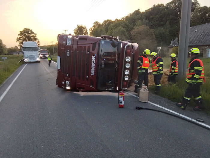 Převrácený kamion