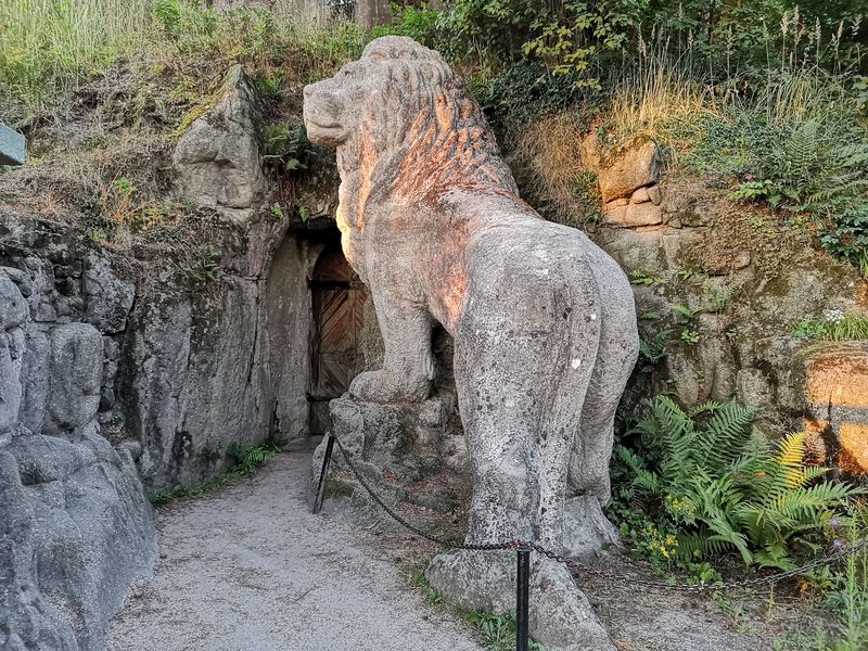 Socha kamenného lva. Zdroj: Jeskyně Blanických rytířů, Rudka