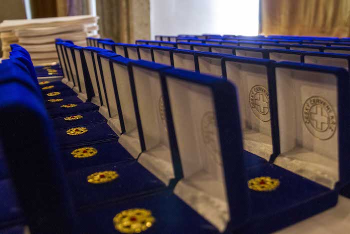 Zlaté kříže pro pravidelné dárce krve 