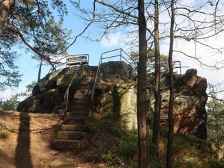 Skalní vyhlídka Havran. Autor: Vlach Pavel, licence CC BY-SA 4.0. Zdroj: Wikimedia Commons