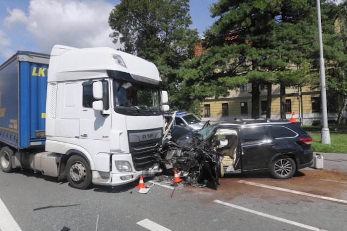 Řidič srazil ženu na přechodu