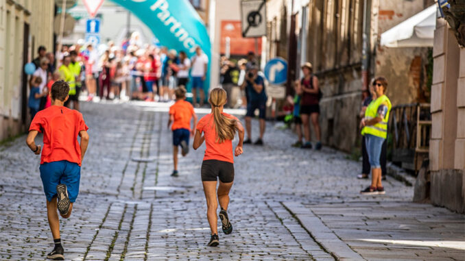 Běžecký závod ve městě