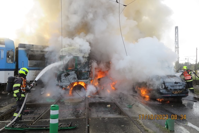 Srážka vlaku a kamiónu