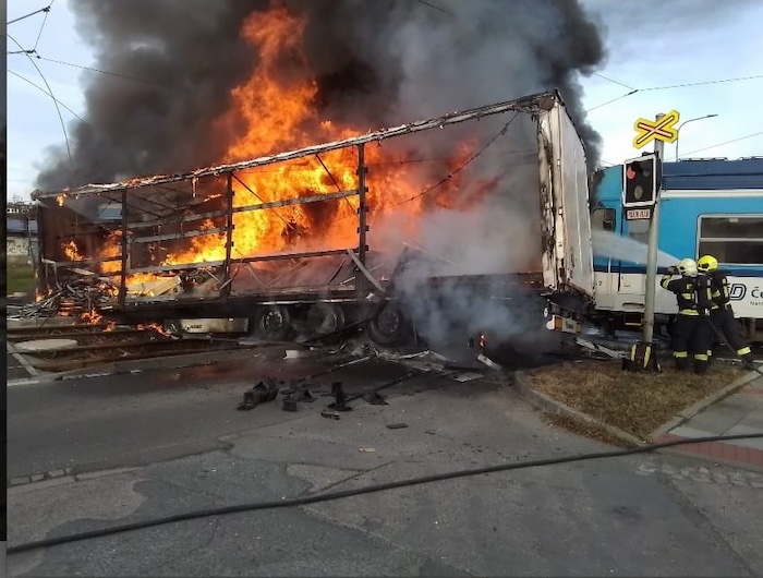 Srážka vlaku a kamiónu