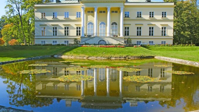 Nový zámek Kostelec nad Orlicí. Zdroj: Shutterstock.com/Pecold