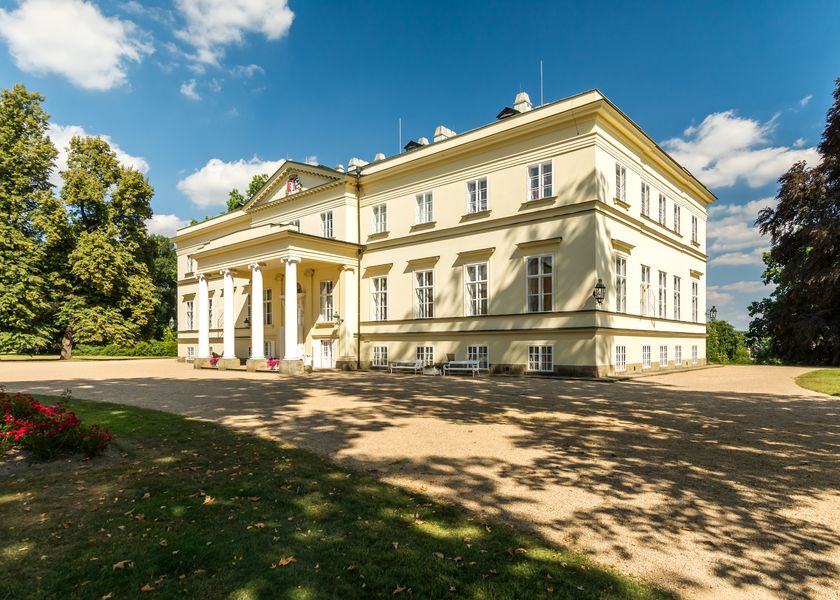 Nový zámek Kostelec nad Orlicí. Zdroj: Shutterstock.com/Jan Pasler