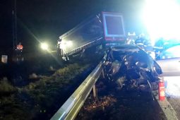 VIDEO: Řidič dodávky narazil na D48 do kamionu. Tři zranění, řidiči utvořili ukázkovou uličku