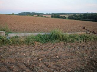 Zlomený sloup vysokého napětí