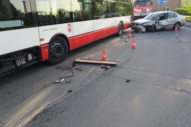 Havarované auto na boku
