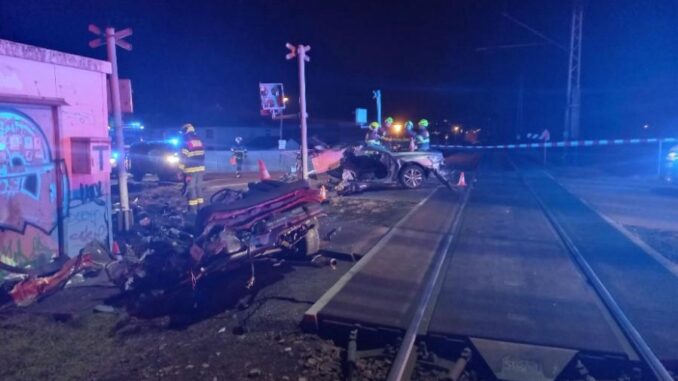 Dopravní nehoda na železničním přejezdu v Hrdějovicích. Zdroj: Policie ČR - KŘP Jihočeského kraje