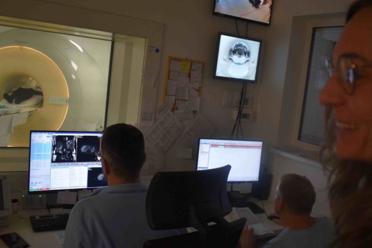 Budova magnetické rezonance