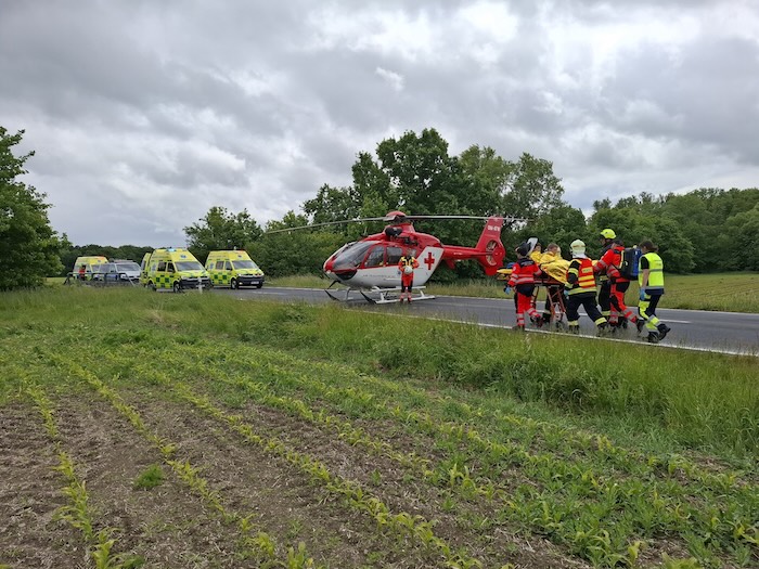 Sedm zraněných při jedné bouračce, foto a Hasičský záchranný sbor Olomouckého kraje 