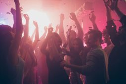 Rozlučka se svobodou v Goldfingers Prague: Epický start tvé nové životní kapitoly