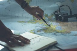 EU posiluje práva cestujících: konec triků s letenkami, jasná pravidla pro zájezdy