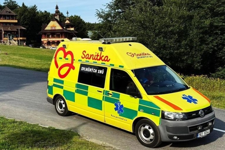 Sanitka splněných snů bude plnit přání i v kraji. Projekt dostal nový vůz