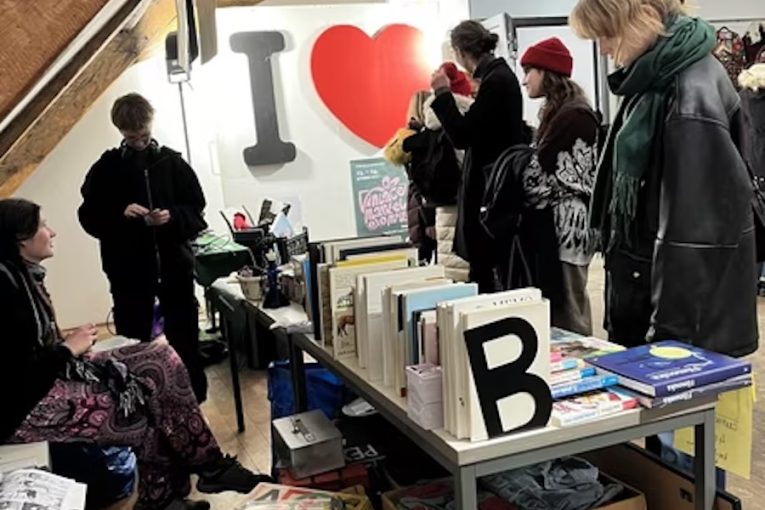 Víkend v rytmu Vánoc: trhy, svátečně vyzdobený zámek i strom pro zvířata