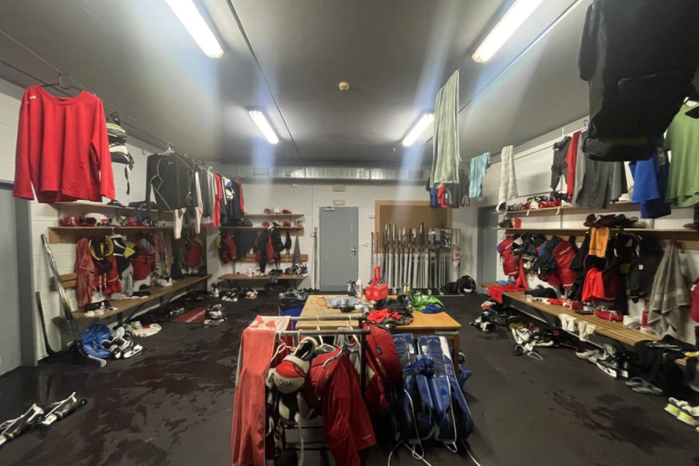 Recidivista vykradl šatnu zimního stadionu na Opavsku