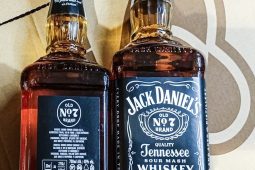 Velká adventní loupež: Místo cukroví si zloděj nadělil dvě lahve tvrdého!