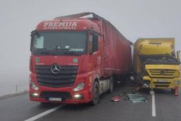 Čtyři vozidla havarovala na D1 před Velkou Bíteší. Řidiči stáli v koloně