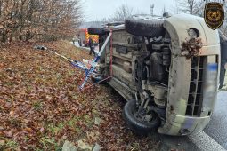 Ani předvánoční čas nezabránil nehodám. Hasiči zasahovali u devíti