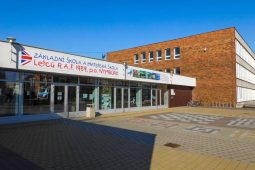 Jídelna Letců R. A. F. se promění: úspornější budova, příjemnější prostředí pro děti