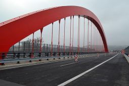 D55 má novou dominantu. Most přes Moravu už slouží řidičům