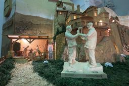 Nová figurka mohelnického betlému vzdává hold svému tvůrci i správci
