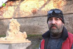 VIDEO: Do Masarykových sadů se vrátila  replika sochy ležícího lva