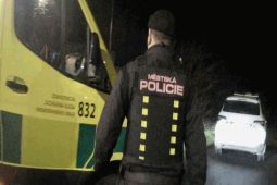 Senior zavolal pomoc zraněnému muži ve Znojmě. Poděkoval strážníkům za skvělou práci