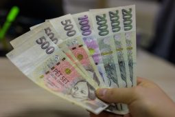 Důchodce přelstil podvodníka: Kurýr skončil v poutech!