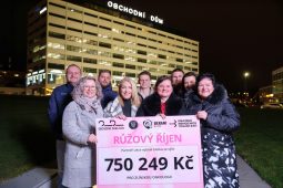 Růžový říjen vynesl rekordní částku pro zlínskou onkologii