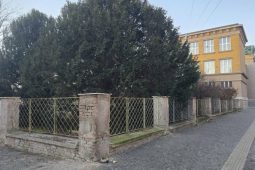 Ze středních škol v Pardubickém kraji mizí billboardy