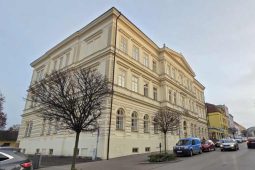 Dvě školy, jeden ředitel. Co opravdu čeká žáky a učitele ve Vlašimi?