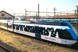 Vánoce na trati: dvojice vyzdobených vlaků zpříjemňuje cestování po kraji