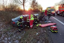 Vážná nehoda tří vozidel u Úlibic si vyžádala osm zraněných