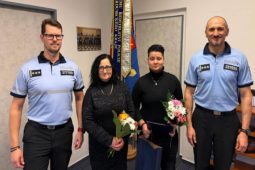 VIDEO: Odvážná dívka zadržela zloděje při útěku ze zlatnictví