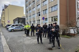 Napadení v jablonecké ubytovně Neptun: Vážné zranění, okolí hlídají policisté 