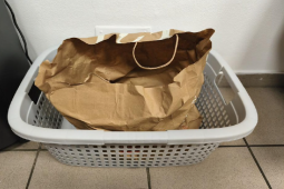 Koš na prádlo narvaný lupem! Zloděj vtrhl do domu v Plzni, odnesl i tatarák