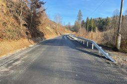 Nebezpečné posuny svahu skončily. Silnici u Velké Lhoty chrání nová pilotová stěna