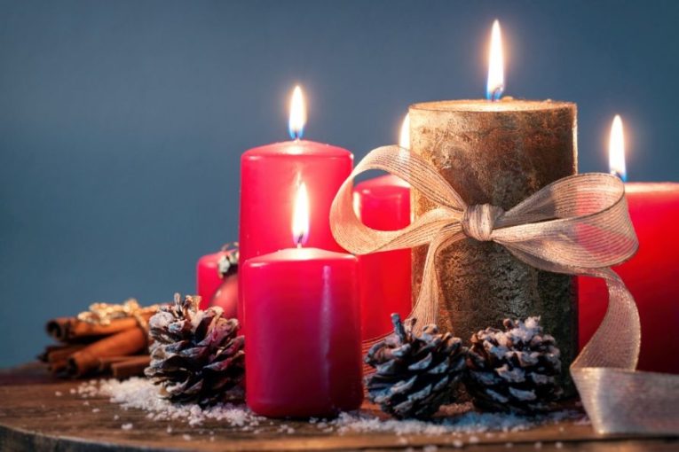 Co stihnout před Vánocemi: Jarmark plný dárků, středověký hrad ve svátečním a hornické betlémy